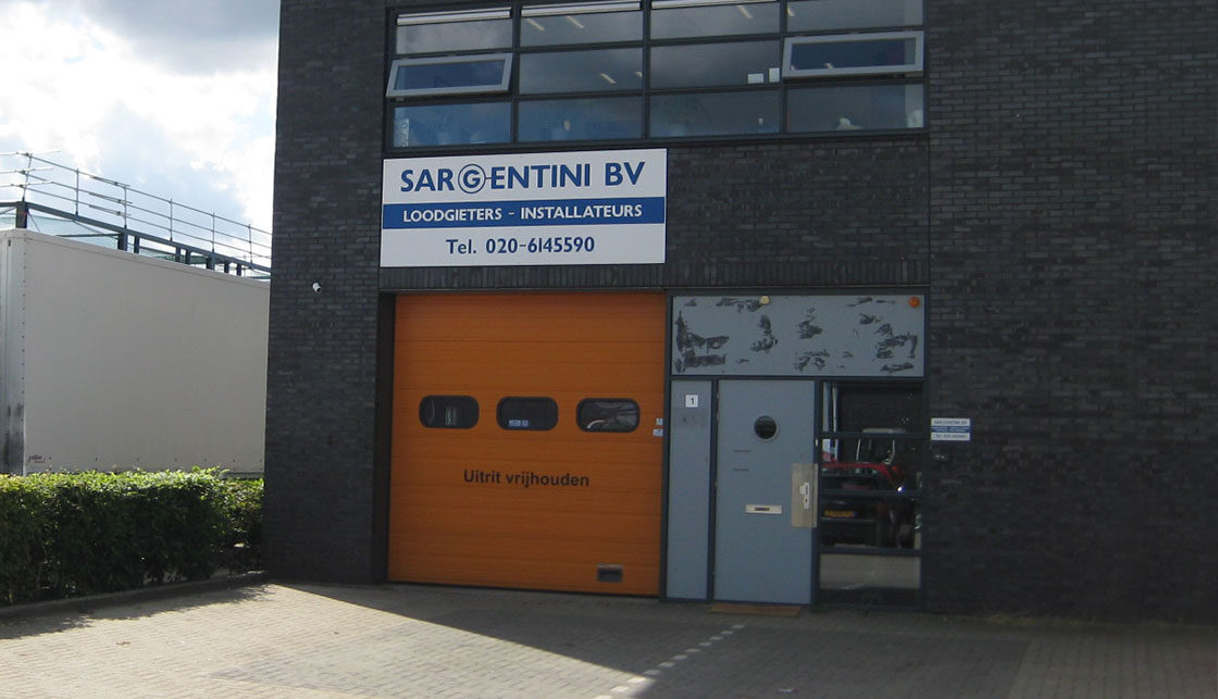 Bedrijfspand van Sargentini BV aan de Limmerick in Amsterdam-Sloterdijk